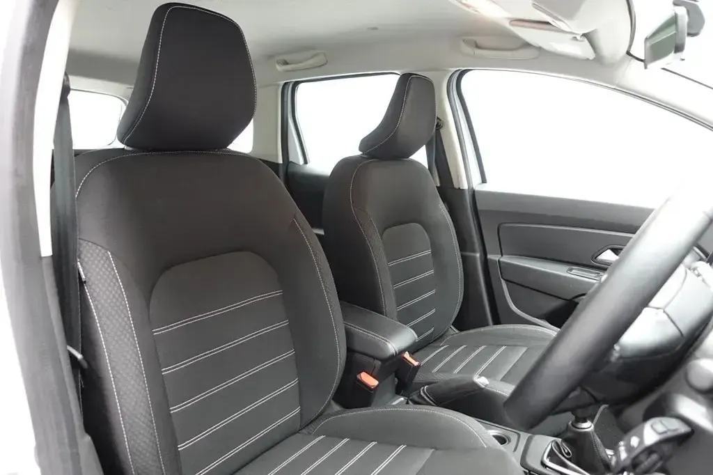 Used Dacia Duster Comfort 90 HP (66 kW) 2021 White SUV