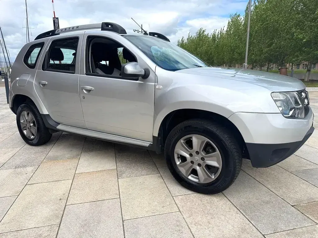 Second-hand Dacia Duster Lauréate 110 CP (80 kW) 2017 Argintiu SUV