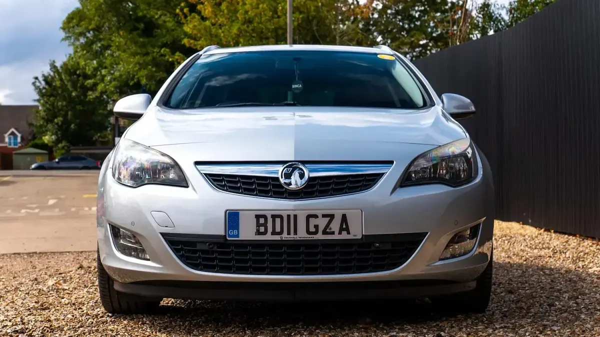 Used Vauxhall Astra SRi 165 HP (121 kW) 2011 Silver Estate