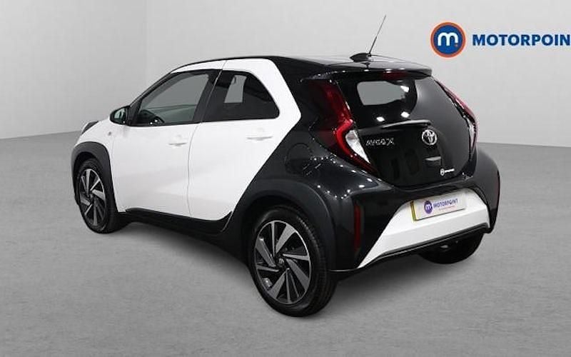 Used Toyota Aygo X 72 HP (52 kW) 2024 White SUV