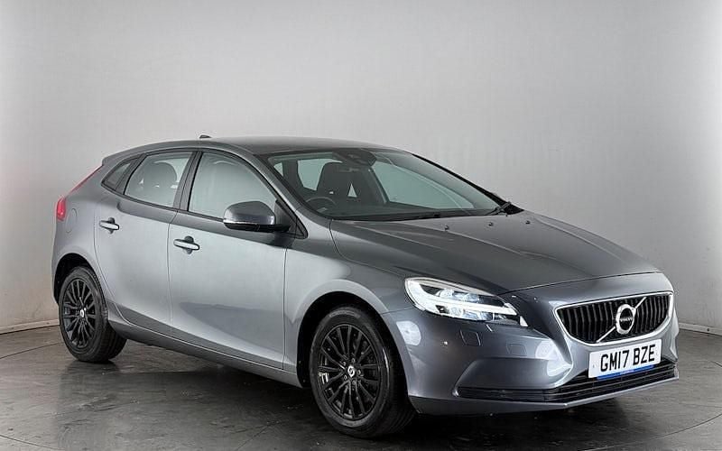 Used 2019 Volvo V40 Momentum Hatchback | £9,850 (Good price) - Image 1/3
