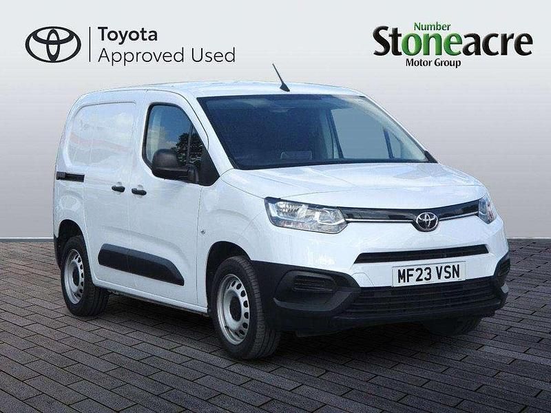 White Used 2023 Toyota Proace Active Van | £15,300 (Fair price) - Image 1/2