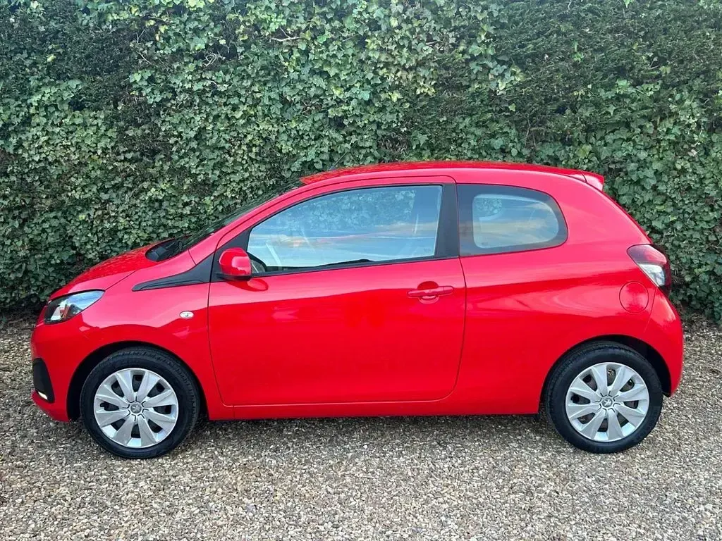 Used Peugeot 108 Active 68 HP (50 kW) 2016 Red Hatchback