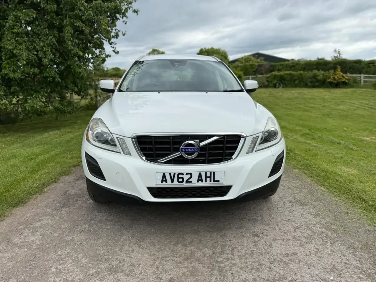 Usado Volvo XC60 SE Lux 2012 Blanco SUV