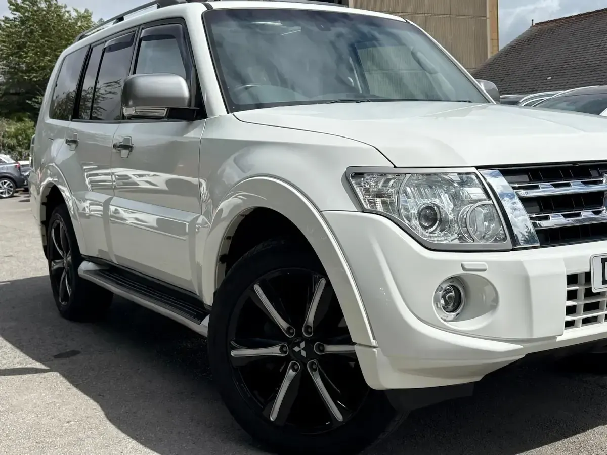 Used Mitsubishi Shogun 197 HP (144 kW) 2012 White SUV