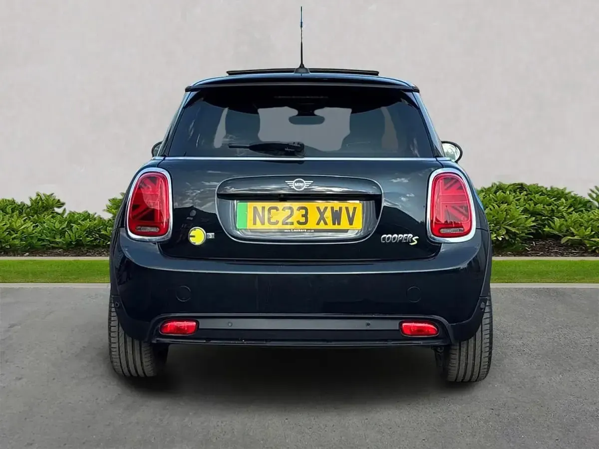 Used Mini Cooper SE Hatch 135 kW (184 HP) 2023 Black Hatchback
