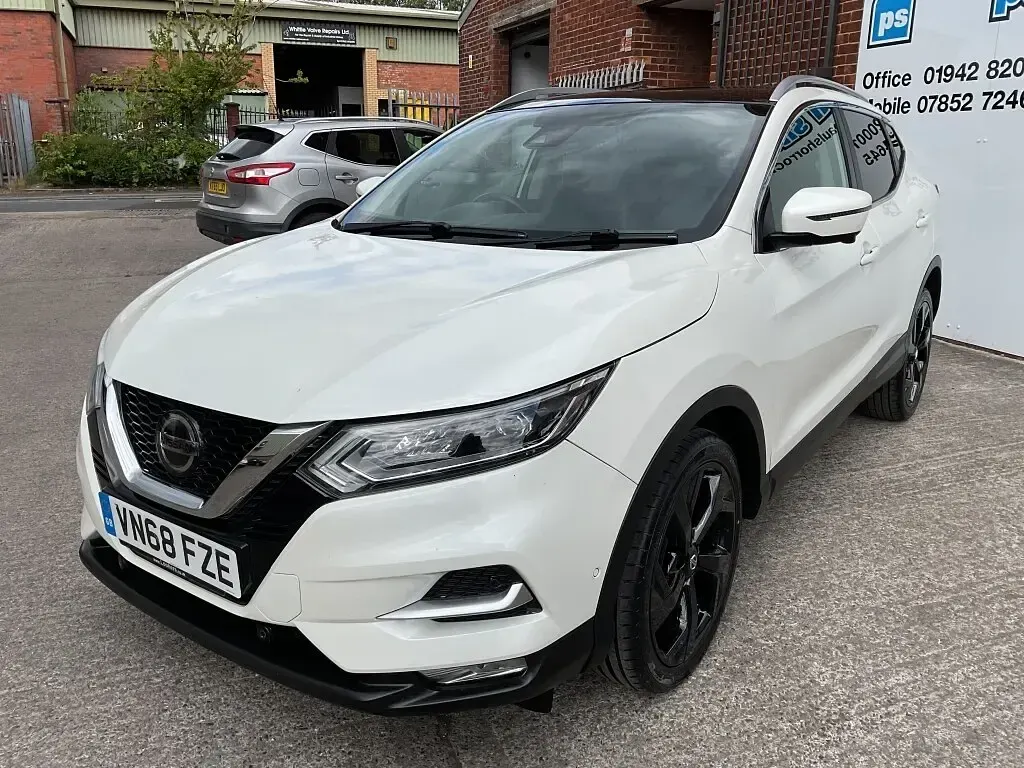 Used Nissan Qashqai Tekna 2018 White SUV