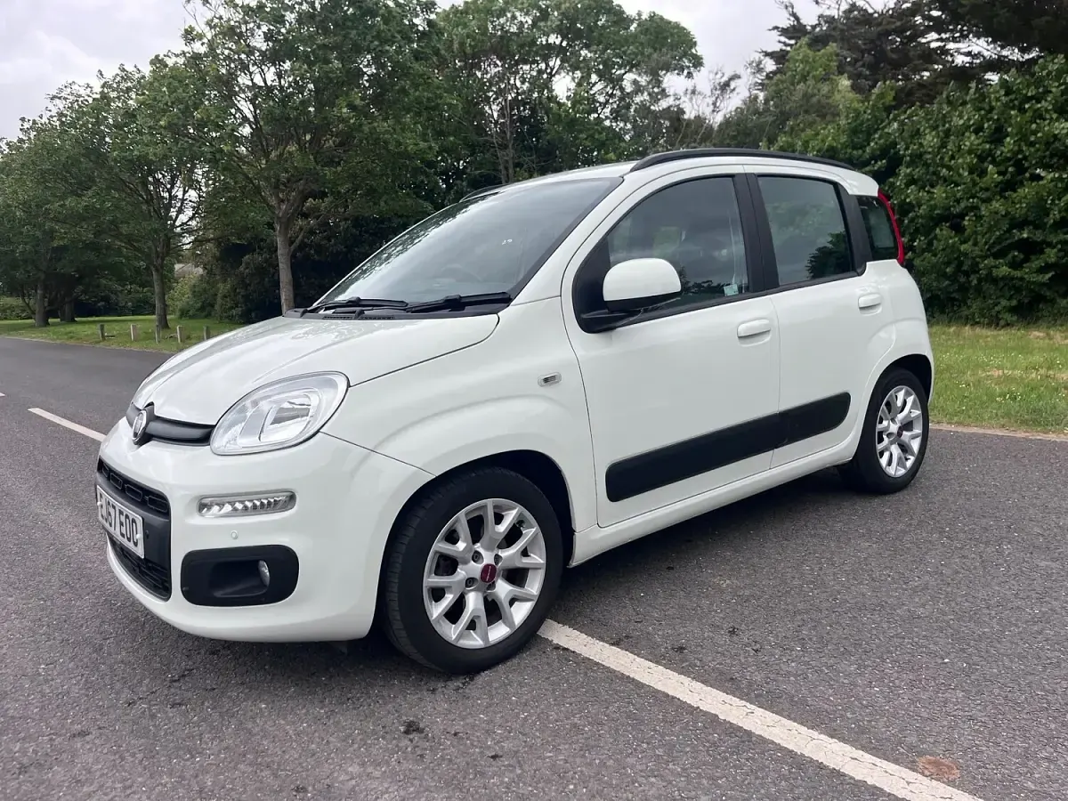 Used Fiat Panda Lounge 85 HP (62 kW) 2017 White Hatchback
