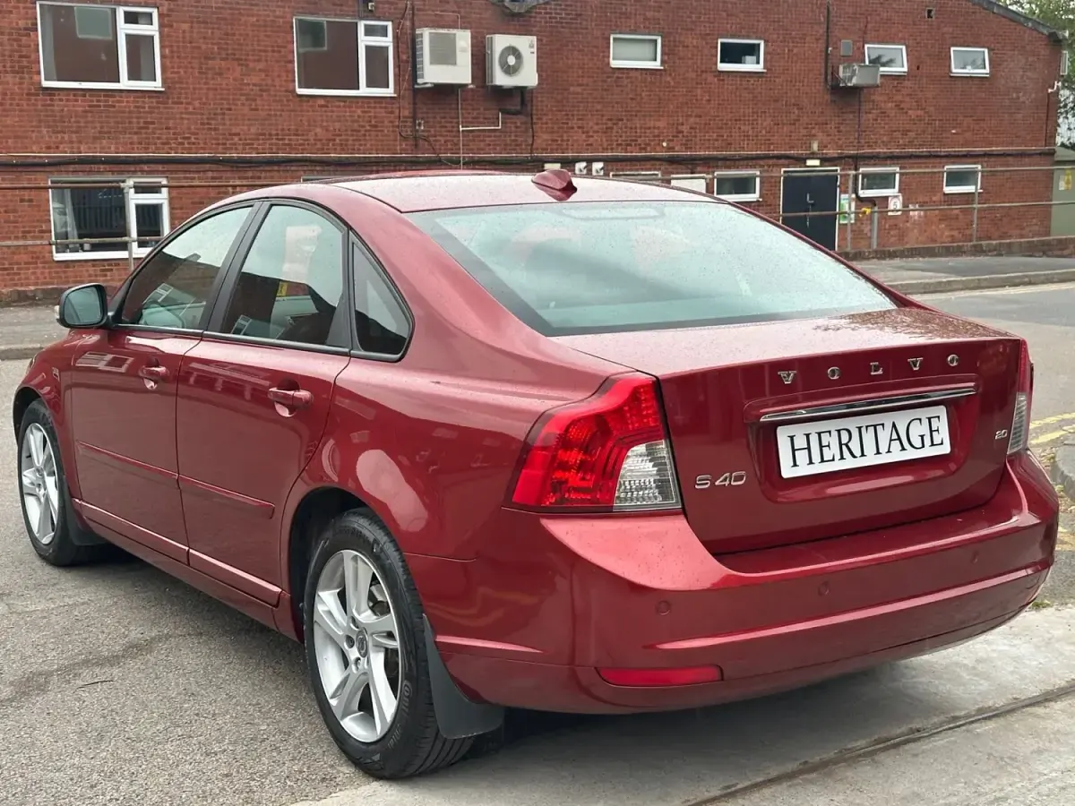 Used Volvo S40 SE 145 HP (106 kW) 2012 Red Sedan