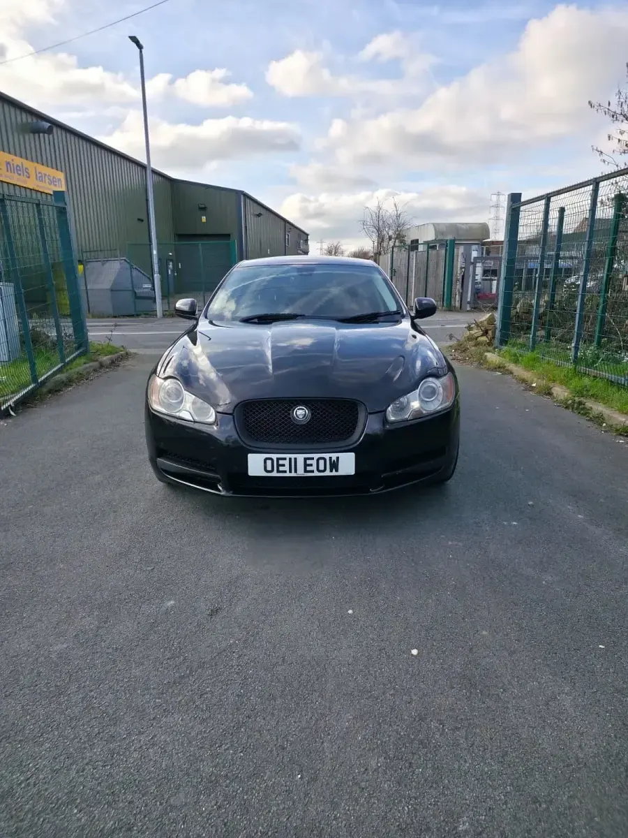 Begagnad Jaguar XF Premium Luxury 2011 Svart Sedan