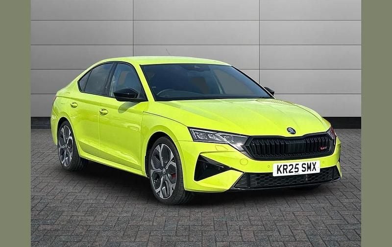 Hyper green Used 2025 Skoda Octavia vRS Hatchback | £31,500 (Expensive) - Image 1/4