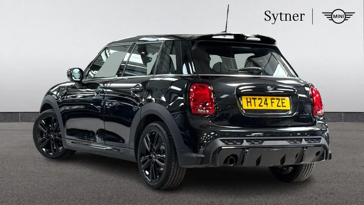 Używany Mini Cooper Hatch 134 KM (98 kW) 2024 Czarny Hatchback