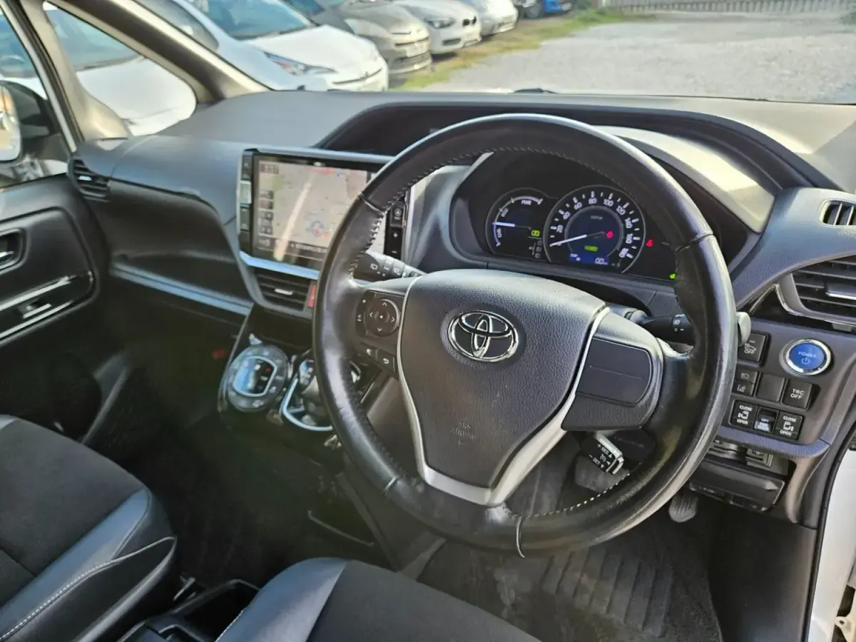 Usado Toyota Noah 2018 Blanco Monovolumen