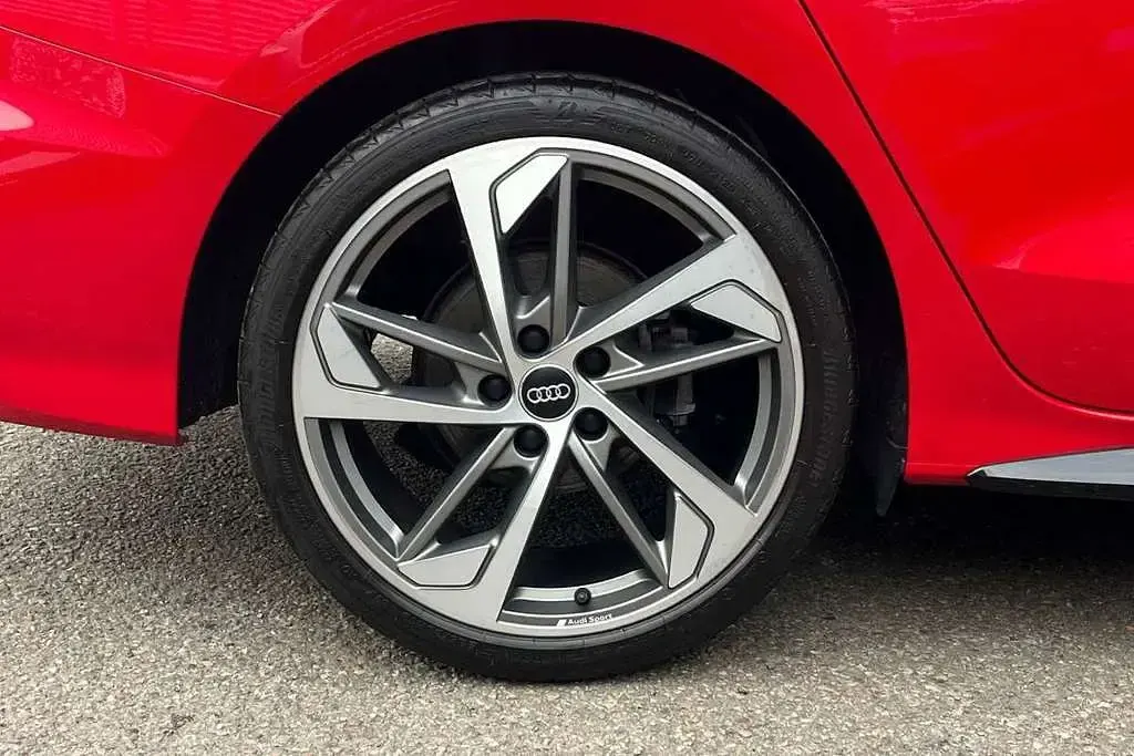 Used Audi A3 Comfort 147 HP (108 kW) 2020 Red Sedan