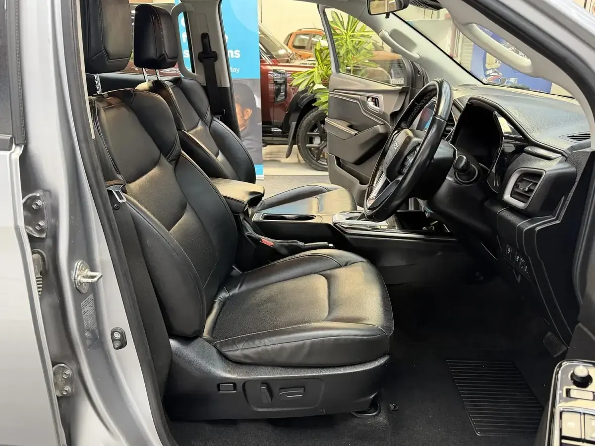 Used Isuzu D-Max 2023 Silver Pickup