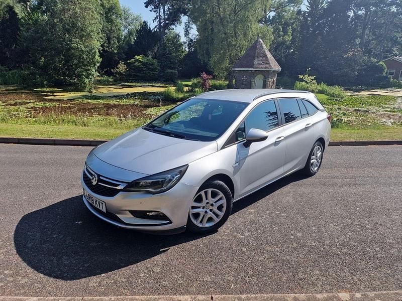 Silver Used 2018 Vauxhall Astra Design Edition Estate | £6,280 (Good price) - Image 1/4