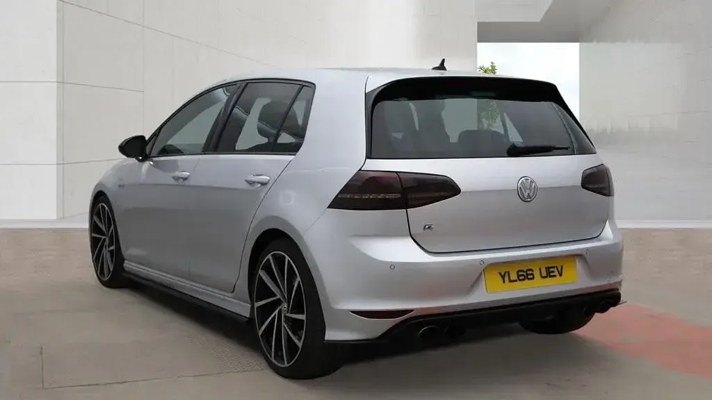 Second-hand VW Golf VII R 2017 Argintiu Hatchback