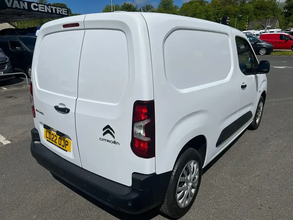 Used Citroën Berlingo 100 HP (73 kW) 2022 White MPV