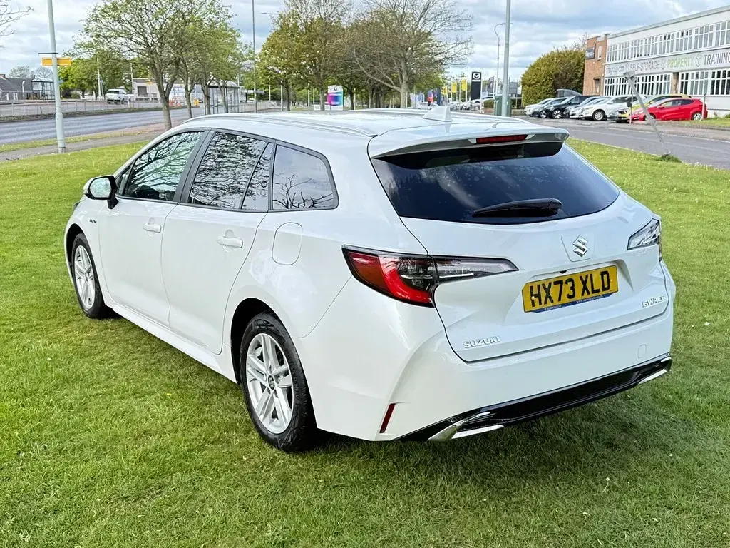 Used Suzuki Swace 140 HP (102 kW) 2023 White Estate
