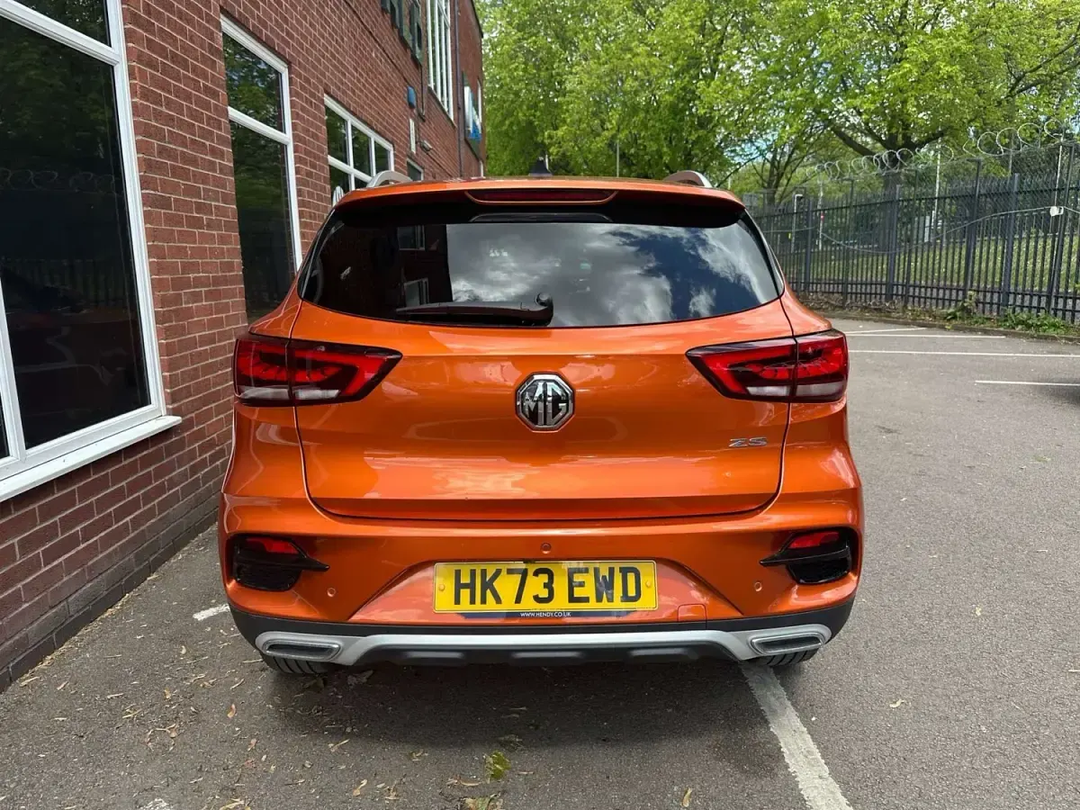 Gebraucht MG ZS Exclusive 111 PS (81 kW) 2023 Orange SUV