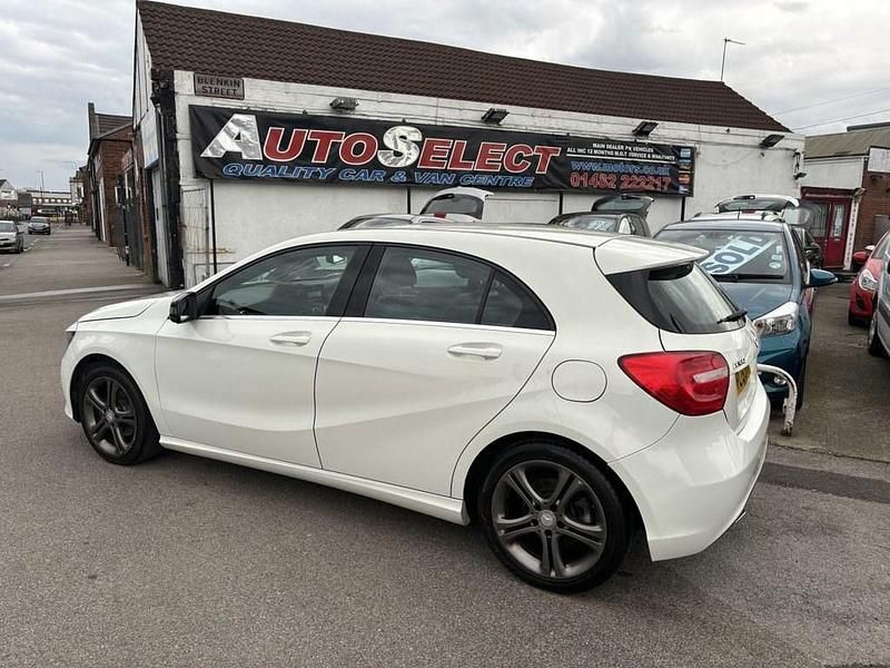 Used Mercedes A180 Sport Edition 107 HP (78 kW) 2015 White Hatchback