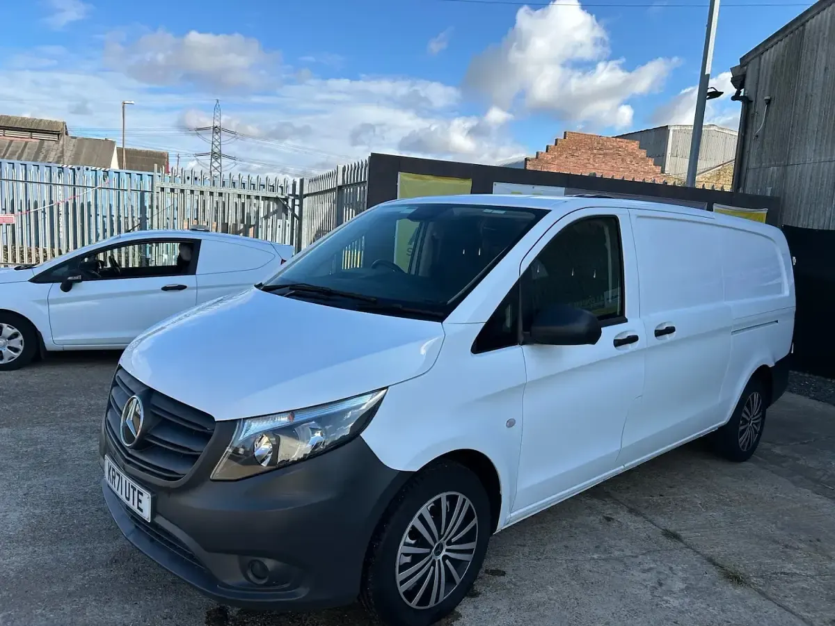 Used Mercedes Vito Progressive 161 HP (118 kW) 2021 White Van