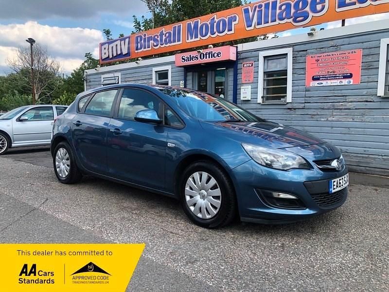 Blue Used 2013 Vauxhall Astra S Hatchback | £2,995 (Fair price) - Image 1/4