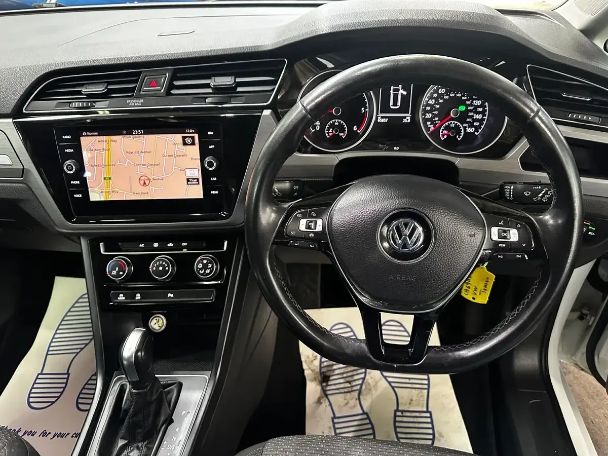 Used VW Touran Family 115 HP (84 kW) 2019 White MPV