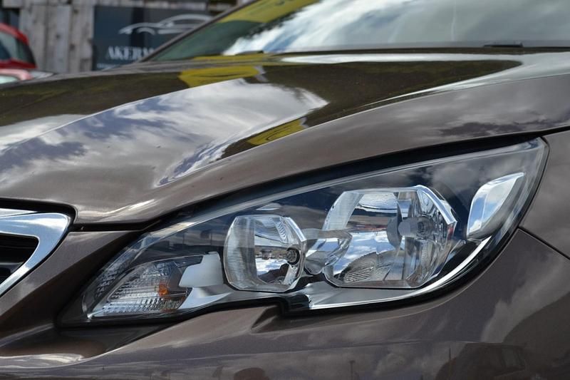 Used Peugeot 308 Active 100 HP (73 kW) 2015 Brown Hatchback