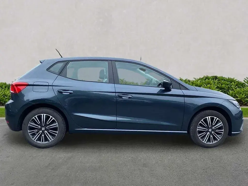 Begagnad Seat Ibiza SE Technology 95 HK (69 kW) 2023 Grå Halvkombi