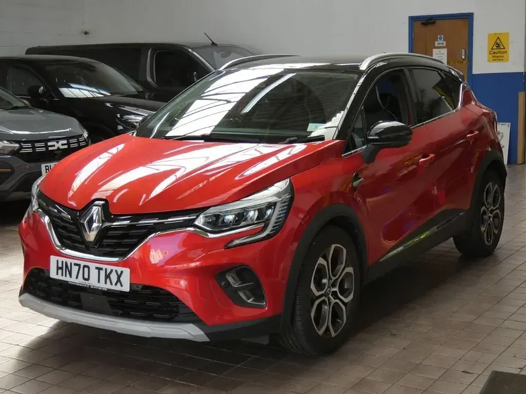 Used Renault Captur Version S 143 HP (105 kW) 2020 Red SUV