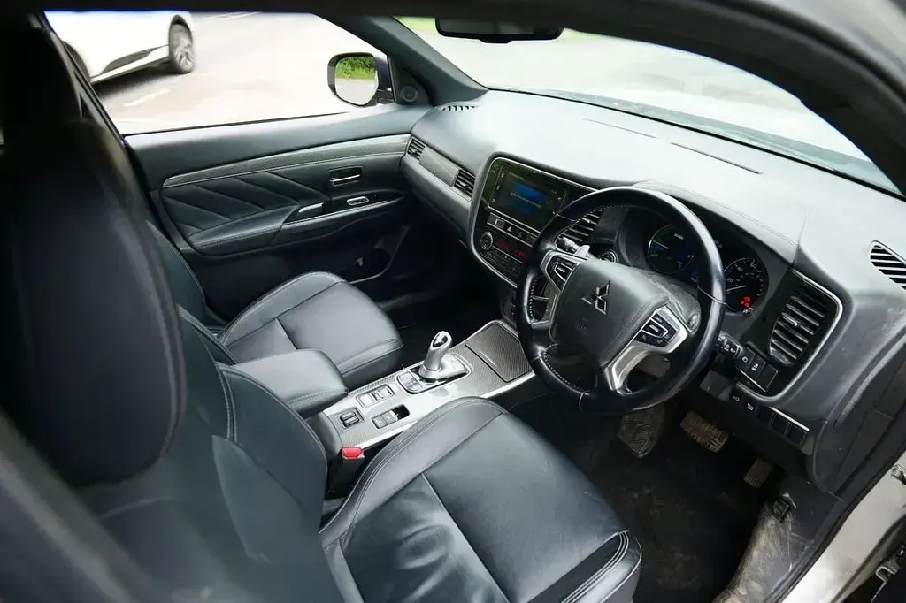 Used Mitsubishi Outlander P-HEV 209 HP (153 kW) 2018 Silver SUV