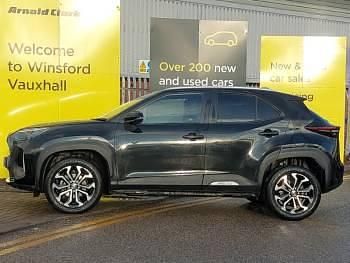 Used Toyota Yaris Hybrid Design 116 HP (85 kW) 2022 Black Estate