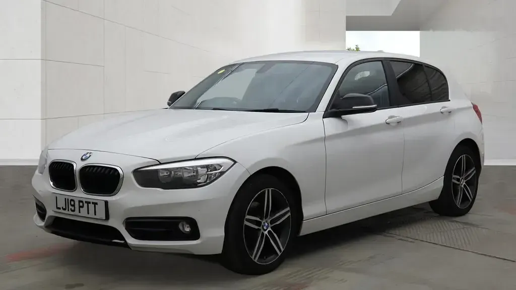 Used BMW 118 Sport Line 2019 White Hatchback