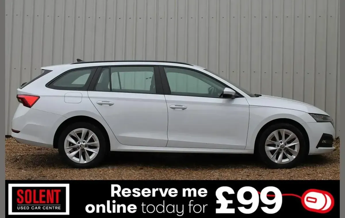 Begagnad Skoda Octavia SE Technology 200 HK (147 kW) 2023 Vit Kombi
