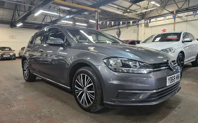 Used VW Golf VII SE 116 HP (85 kW) 2019 Hatchback