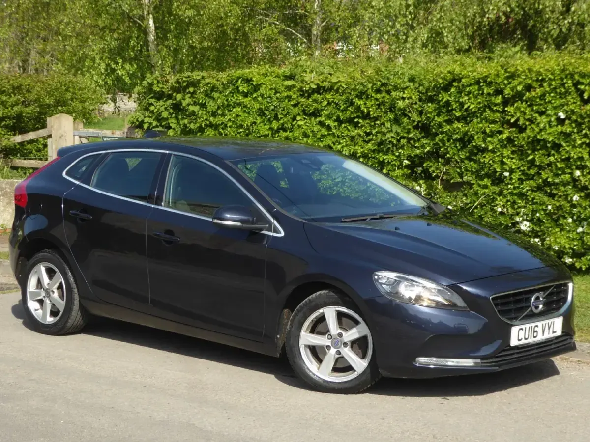 Begagnad Volvo V40 SE 2016 Blå Halvkombi