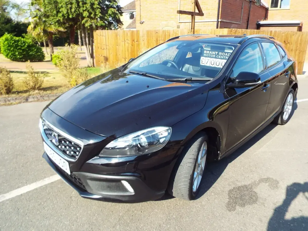 Used Volvo V40 2015 Black Hatchback
