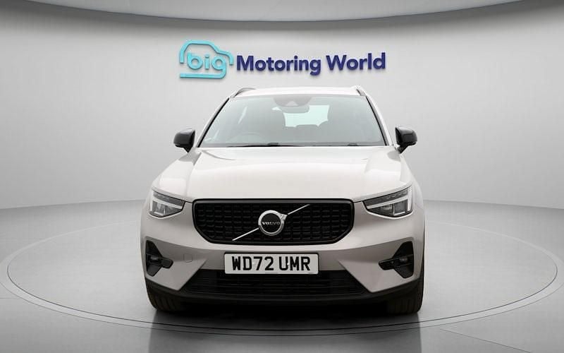 Used Volvo XC40 Plus 211 HP (155 kW) 2023 Silver SUV