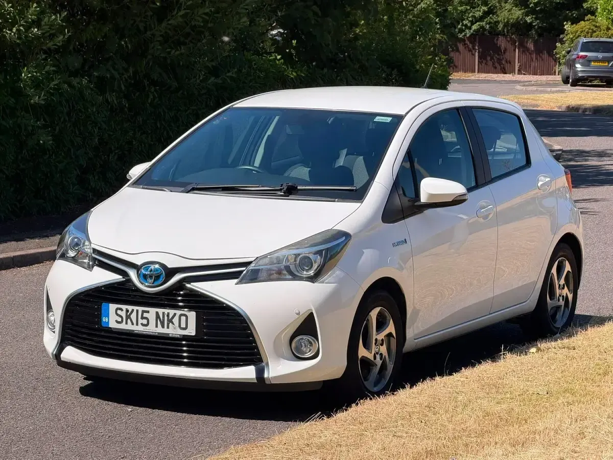 Used Toyota Yaris 2015 White Hatchback