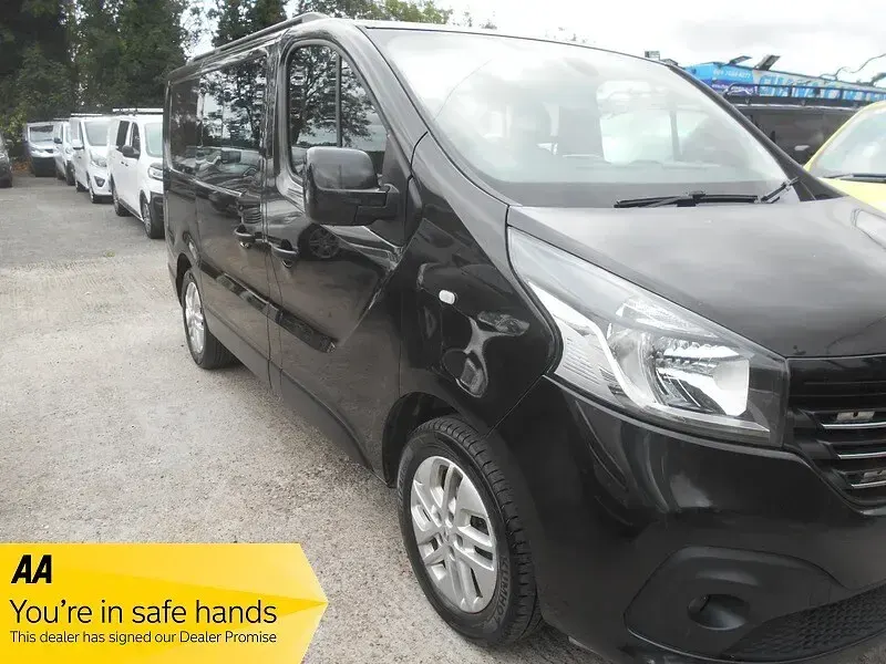 Used Renault Trafic 2018 Black MPV