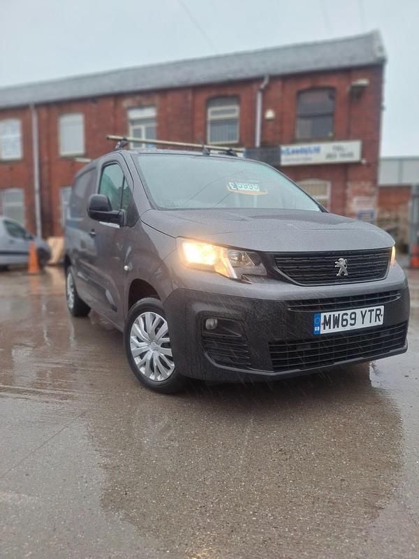 Used Peugeot Partner 131 HP (96 kW) 2019 Grey MPV