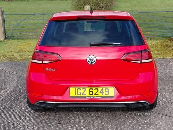 Used VW Golf VII SE 125 HP (91 kW) 2018 Red Hatchback