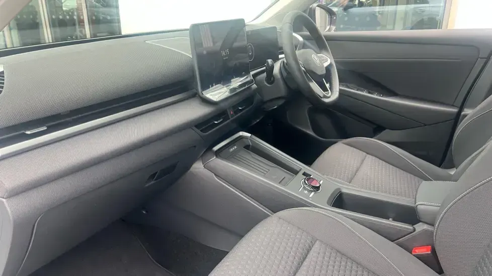 New VW T-Roc Life 150 HP (110 kW) 2026 Pure white / black SUV