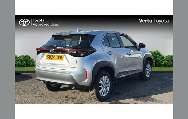 Used Toyota Yaris Cross 113 HP (83 kW) 2024 Silver SUV
