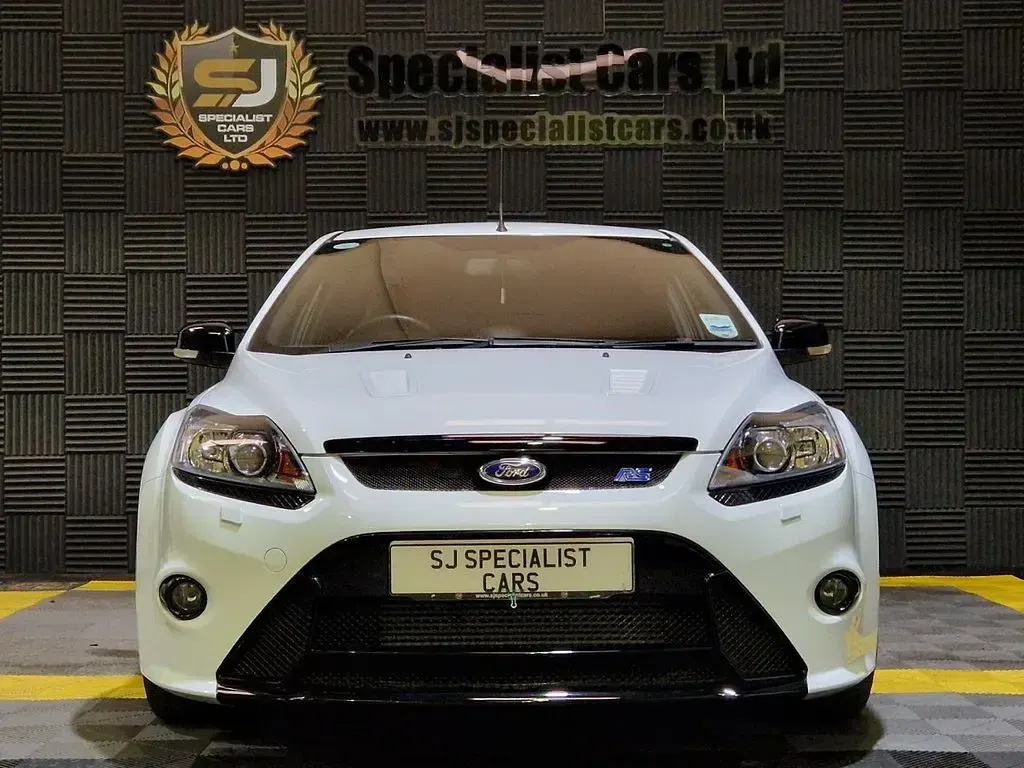 Used Ford Focus RS 301 HP (221 kW) 2009 White Hatchback