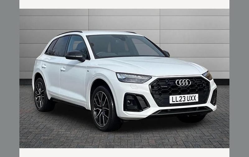 Used Audi Q5 Comfort 265 HP (194 kW) 2023 Glacier white SUV