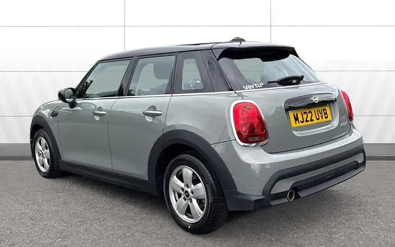 Usado Mini Cooper Classic 136 HP (100 kW) 2022 Cinzento Citadino