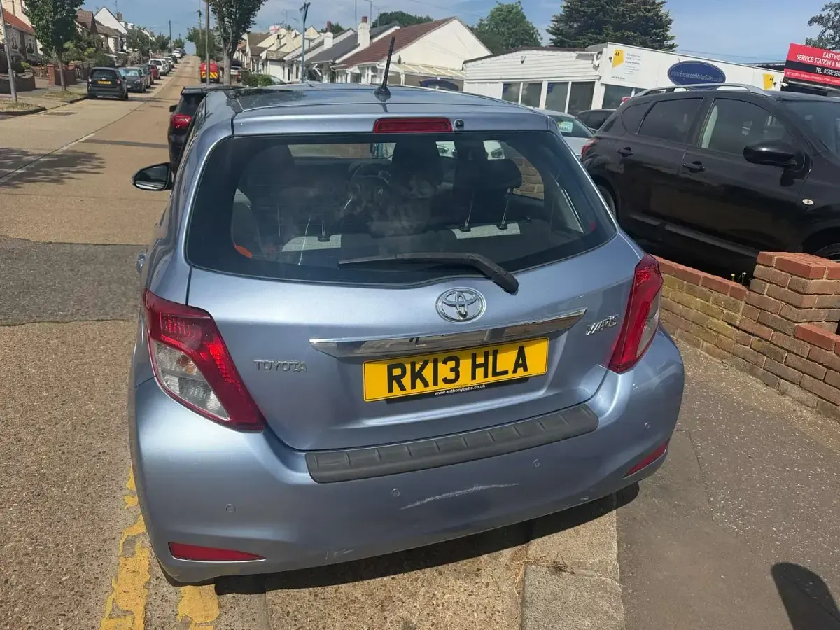 Used Toyota Yaris 2013 Blue Hatchback