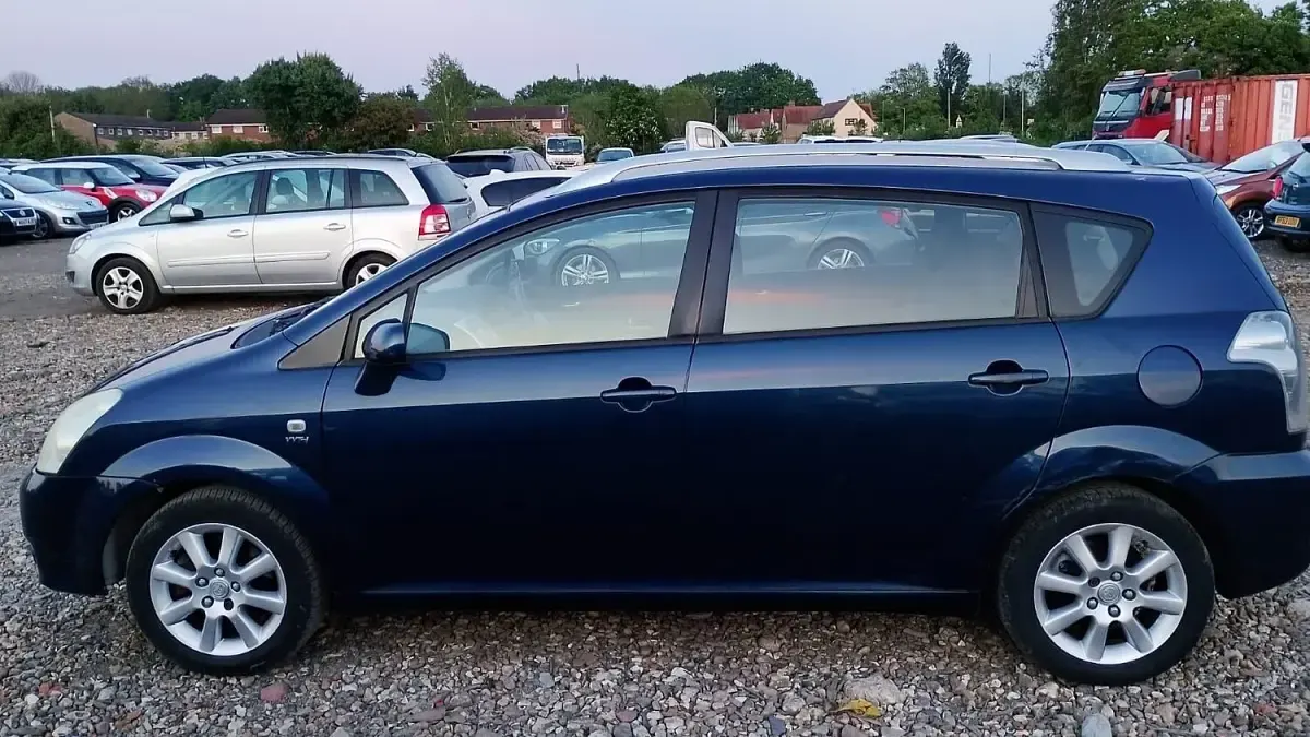 Used Toyota Corolla Verso 129 HP (94 kW) 2004 Blue MPV